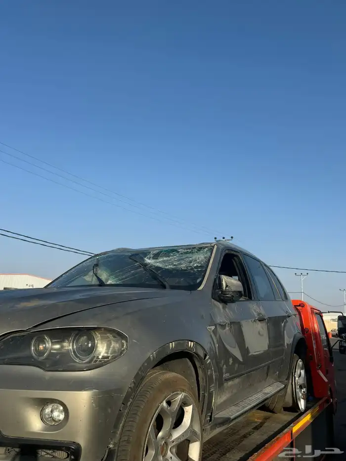 بي ام x5 مصدومه للبيع مكينه وقير شرط 0