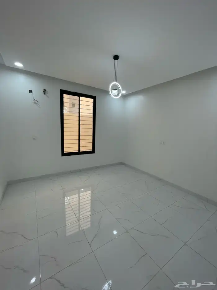 ادوار متكرره بمداخل خاصه مكيفة بالكامل للبيع بحي الروضه 8