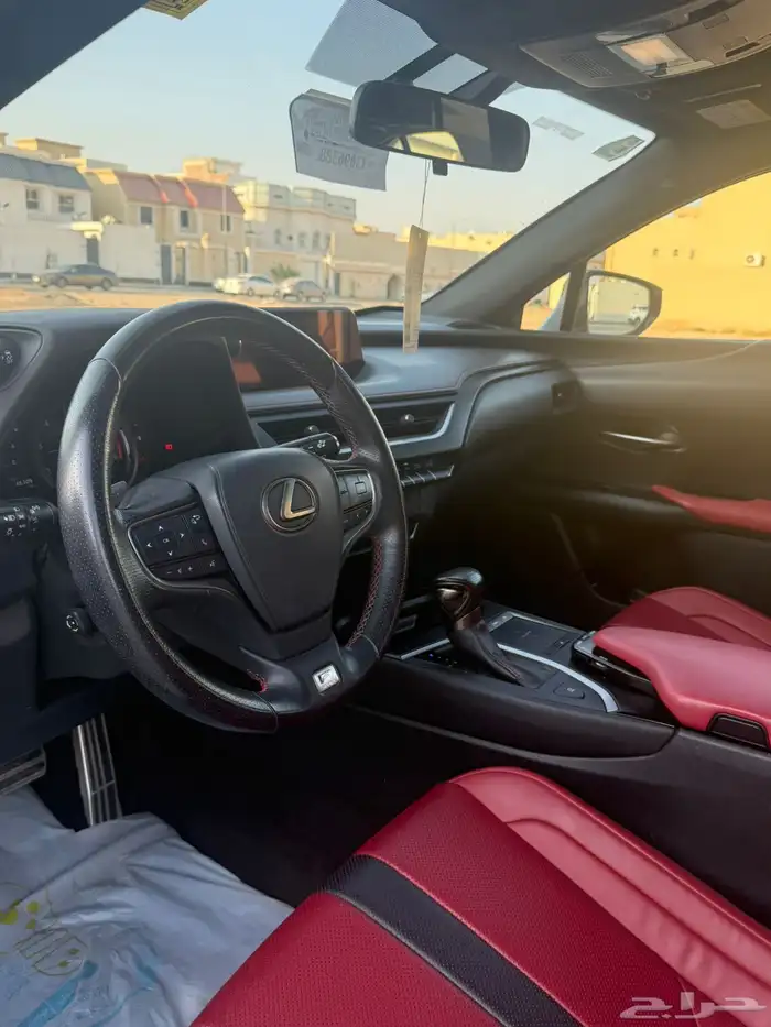 للبيع UX 200 موديل 2019 10