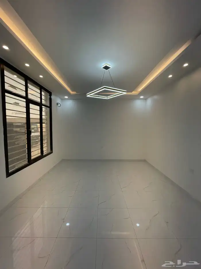 ادوار متكرره بمداخل خاصه مكيفة بالكامل للبيع بحي الروضه 7