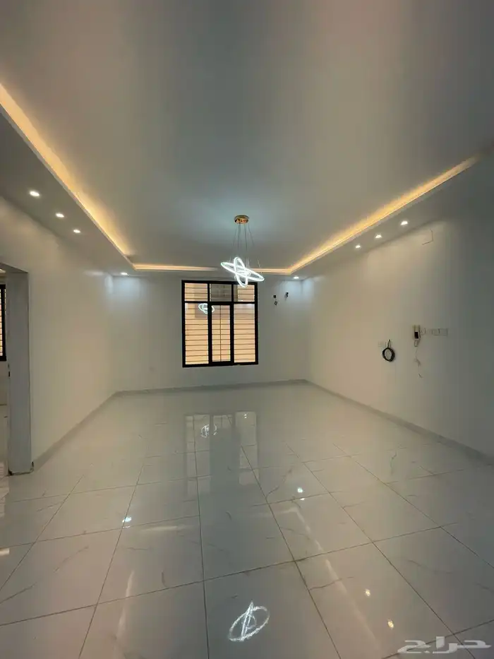 ادوار متكرره بمداخل خاصه مكيفة بالكامل للبيع بحي الروضه 14