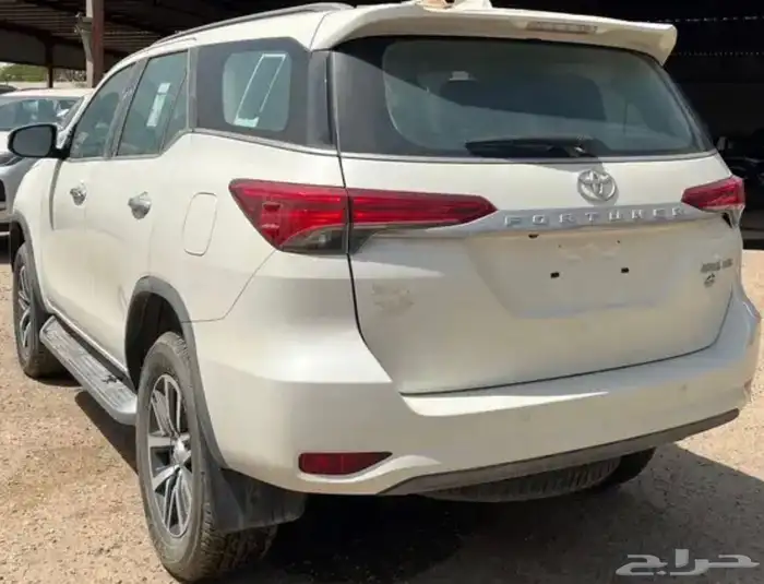 للبيع سيارتين تويوتا ونيسان جديده 2