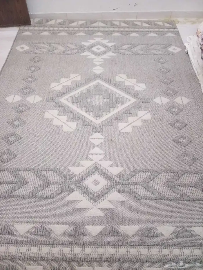 سجادات جديدة العدد 3 استخدام قليل سبب البيع السفر 300ريال 0