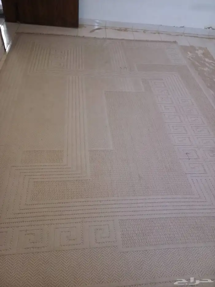 سجادات جديدة العدد 3 استخدام قليل سبب البيع السفر 300ريال 1