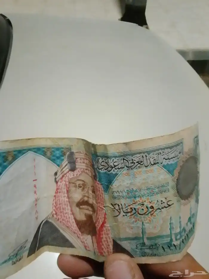 20 ريال قديمه ونادره جدان لان رقم الطباعه يبدا ثلاث وحدات 0