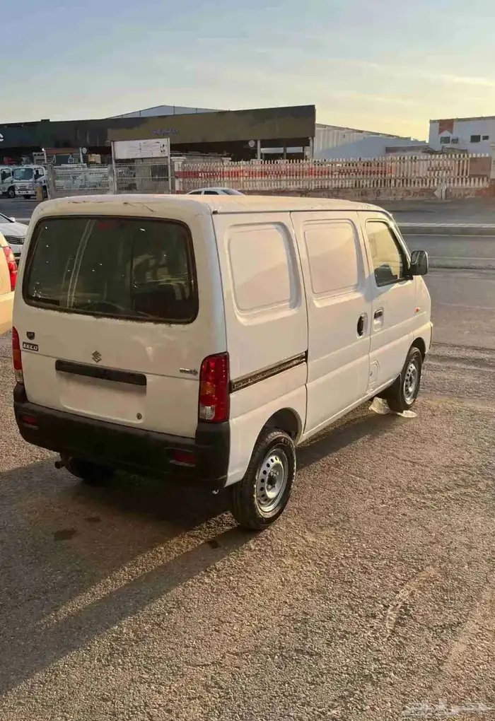 فان سوزوكي ايكو 2024 1