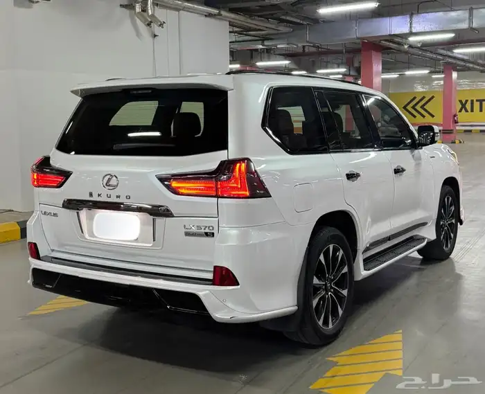 لكزس بلاك ادشن LX570 2021 نضيف جدا 3