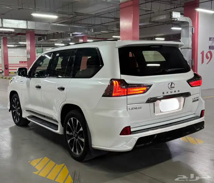 لكزس بلاك ادشن LX570 2021 نضيف جدا 5