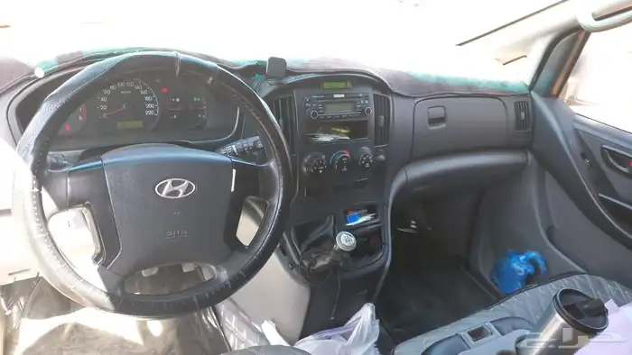 سيارة فان بضاعة للايجار هيونداي h1 5