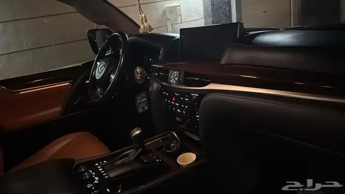 سيارة جيب لكزس 2