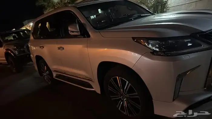 سيارة جيب لكزس 3