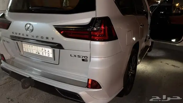 سيارة جيب لكزس 5