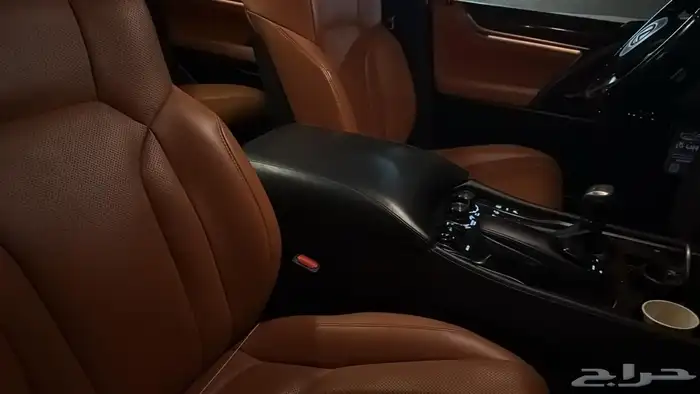 سيارة جيب لكزس 4