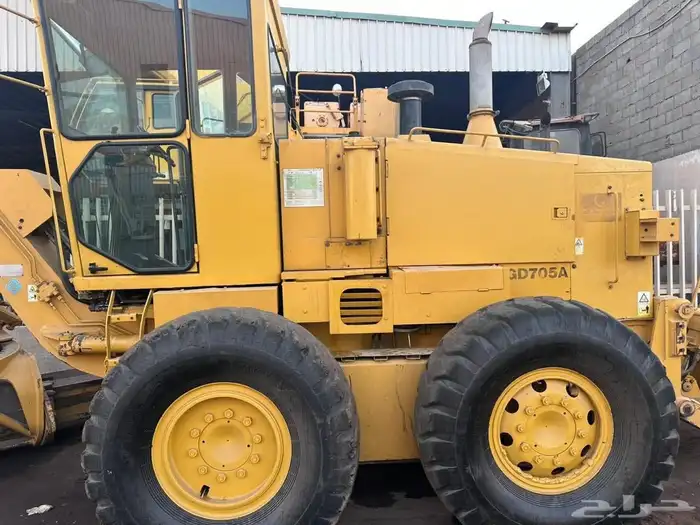 قريدر كوماتسو موديل 2008 مقاس 705 بطاقة جمركية 2