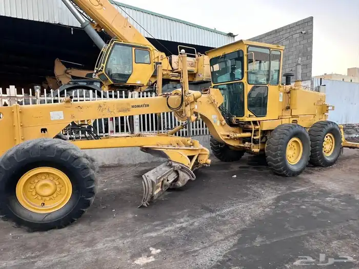 قريدر كوماتسو موديل 2008 مقاس 705 بطاقة جمركية 3