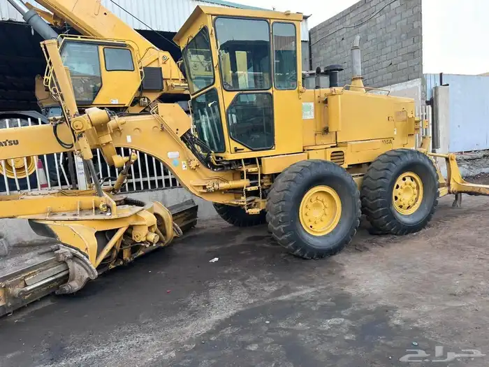 قريدر كوماتسو موديل 2008 مقاس 705 بطاقة جمركية 4