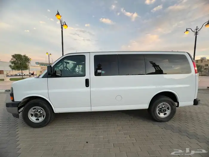 سافانا موديل 2017 ماشي 126 الف فقط مالك واحد شرط للبيع 3