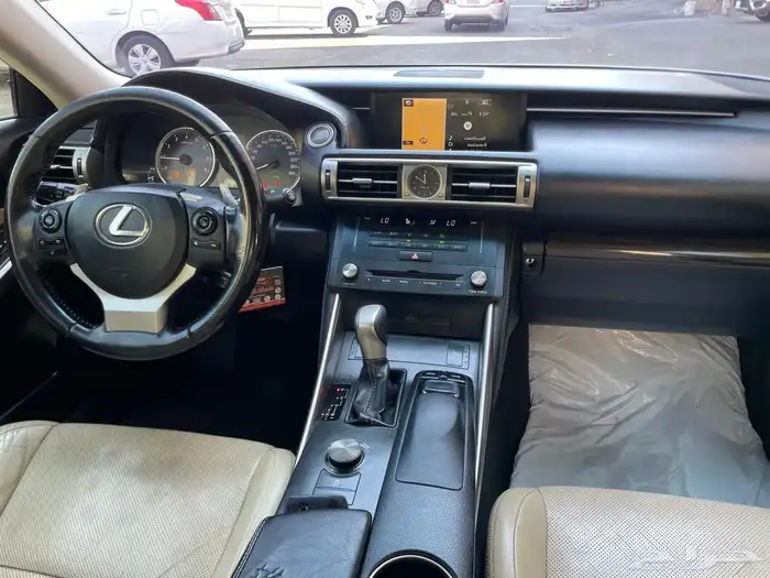 لكزس 2015 IS350 سعودي 12