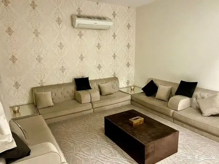 شقة ارضيه للبيع حي احد مساحة 181 م 0