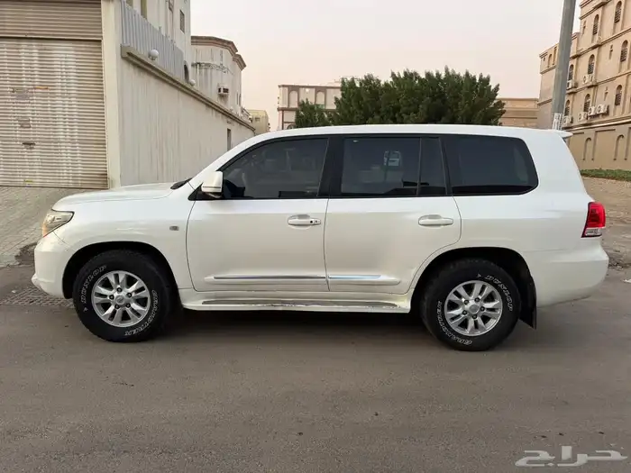 لاندكروزر 2011 فل كامل وكاله الحد 5