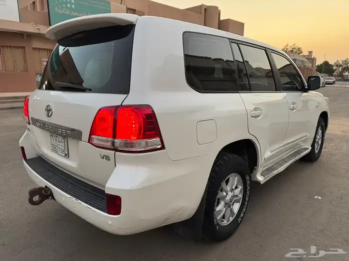 لاندكروزر 2011 فل كامل وكاله الحد 7