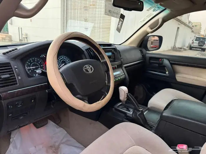 لاندكروزر 2011 فل كامل وكاله الحد 17