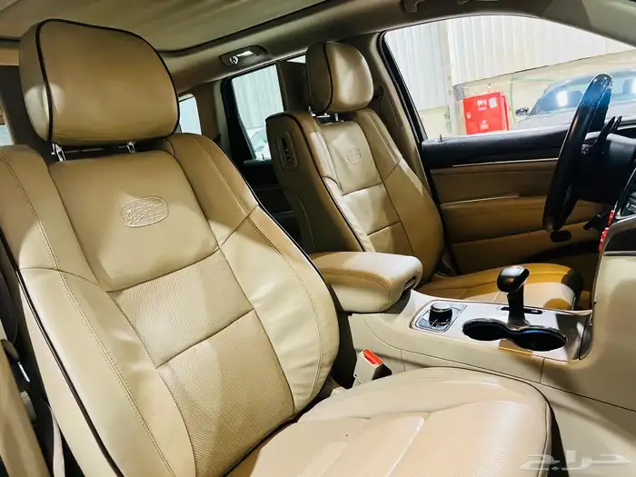 جيب شروكي 2015 اوفرلاند V8 (بحالة ممتازة) 5