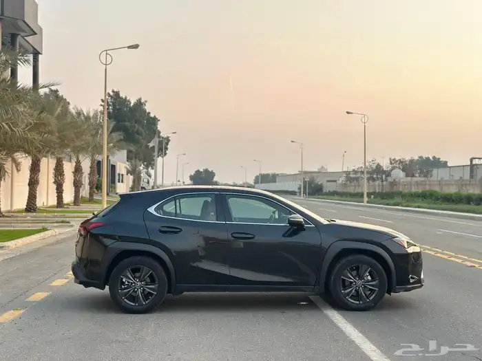 لكزس UX200 2023 6