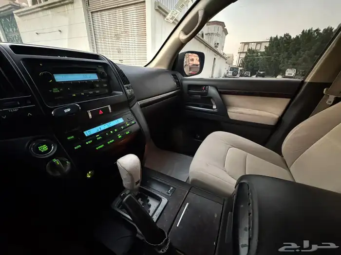 لاندكروزر 2011 فل كامل وكاله الحد 14