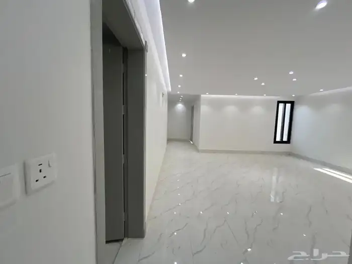 للبيع دور في فيلا حي نهضه 127م 0