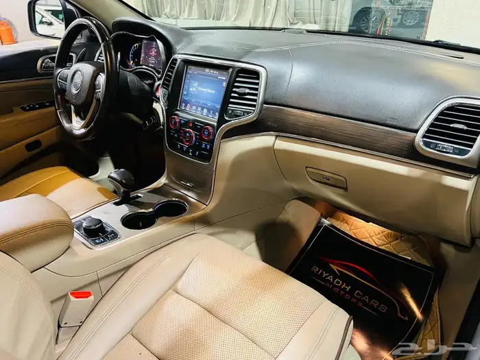 جيب شروكي 2015 اوفرلاند V8 (بحالة ممتازة) 6