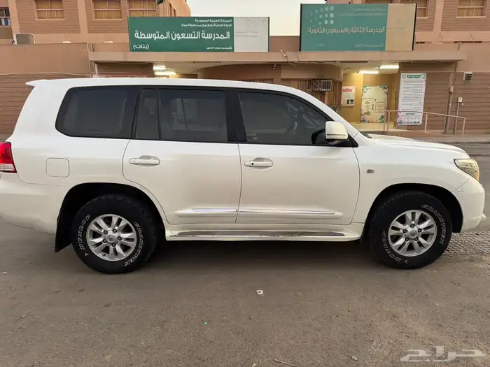 لاندكروزر 2011 فل كامل وكاله الحد 4