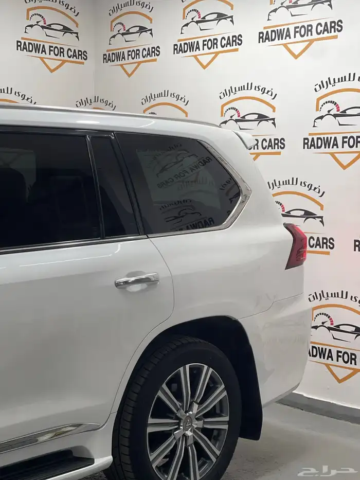 لكزس ال اكس 2016 نظيف داخلي بيج 6