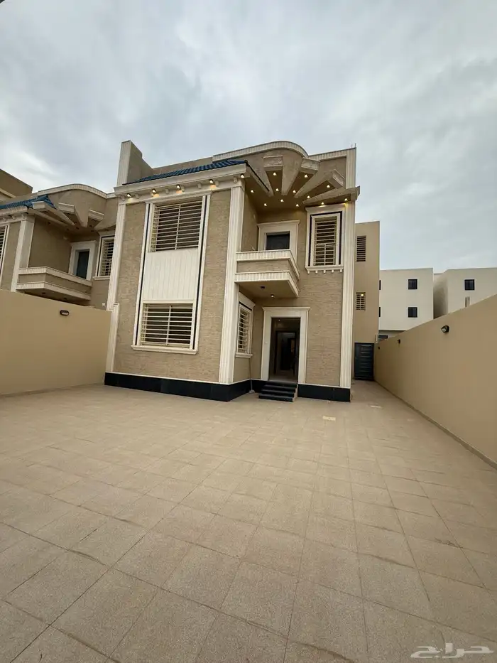 للبيع فيلا دورين وملحق بمسبح ومشب شمال خميس مشيط 850الف 1