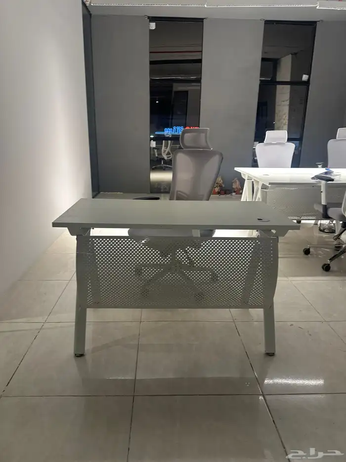 كراسي مكتب وطاولات 1