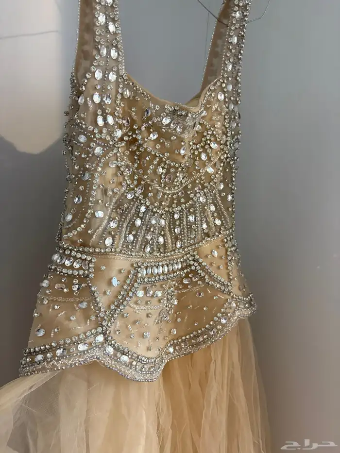 فستان جديد ما انلبس الا لبسه وحده شريته ب1400 وببيعه ب980 1