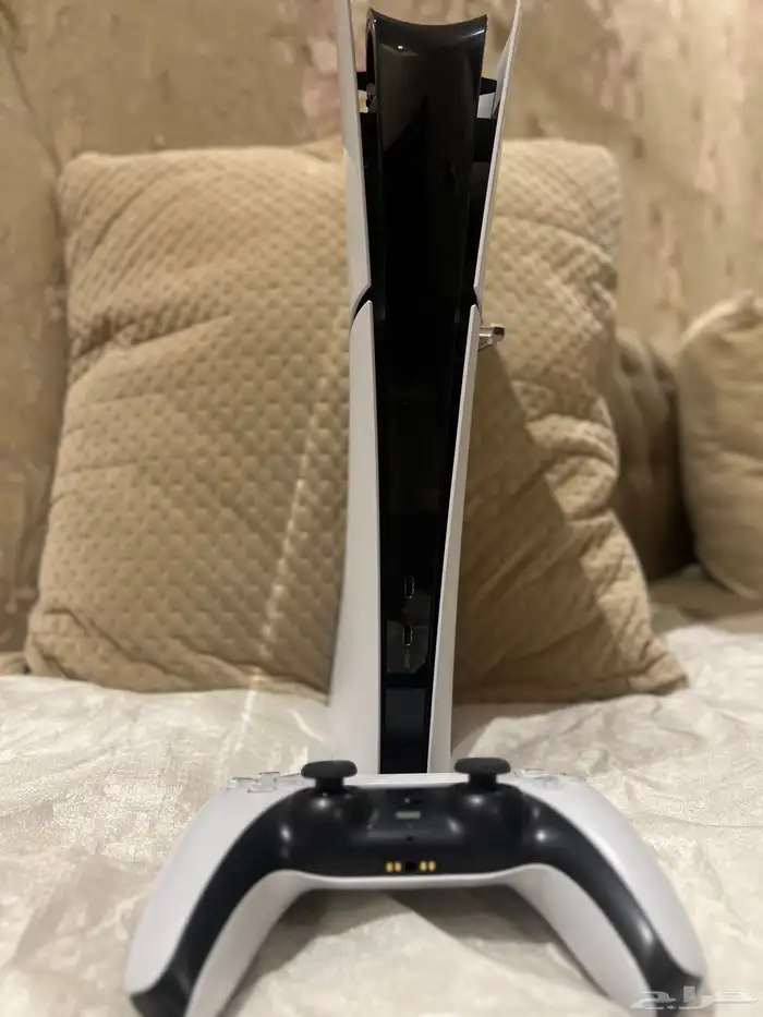 بلاستيشن فايف سلم سليم ومعه اسلاكه ويد استخدام اسبوعين 1500 1