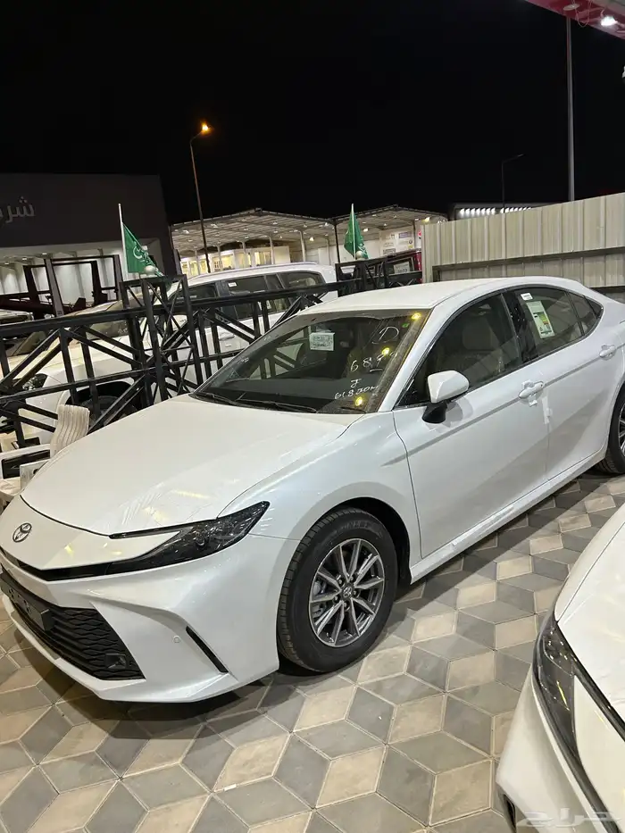 كامري 2025 E استاندر سعودي ابيض اسود تيتانيوم كحلي 36