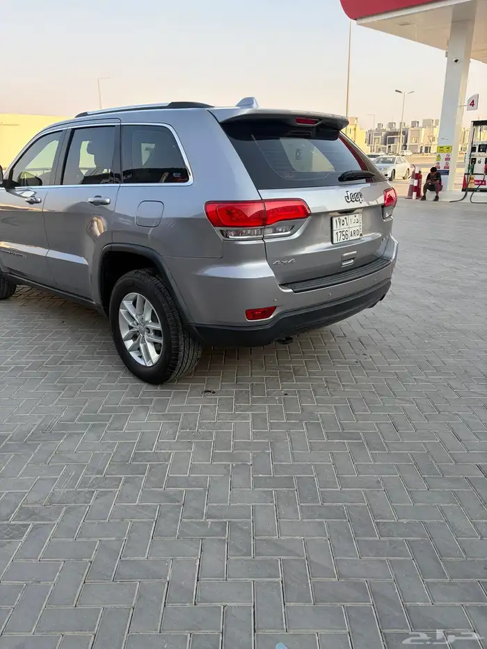 جيب جراند شيروكي لاريدو 2017 للبيع كل شي وكالة 3