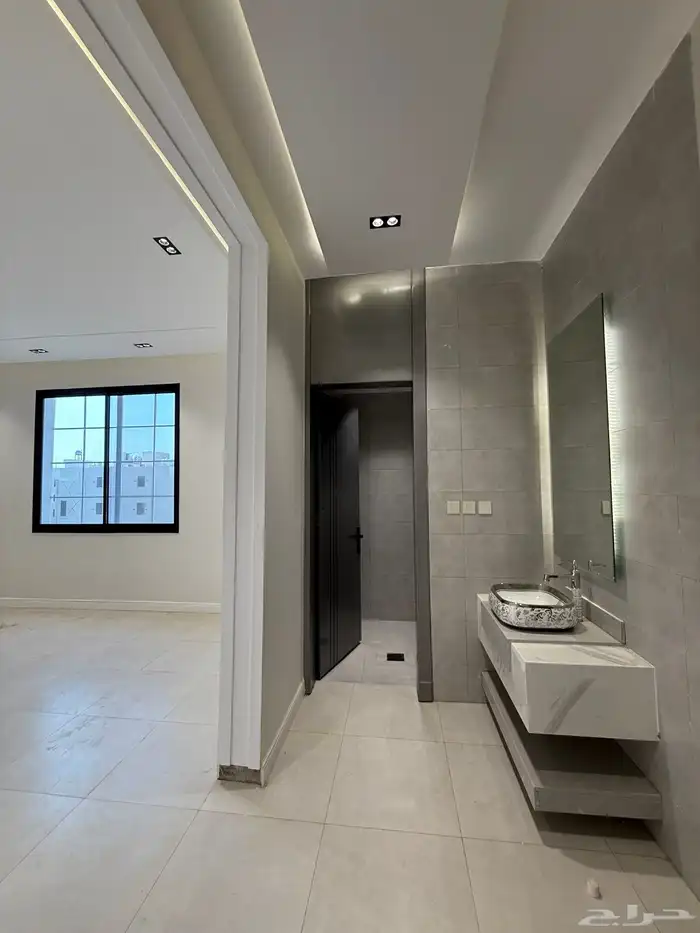 للبيع دور ثاني 6 غرف بأبها- قرب منتزة المطار بسعر 550 الف 4