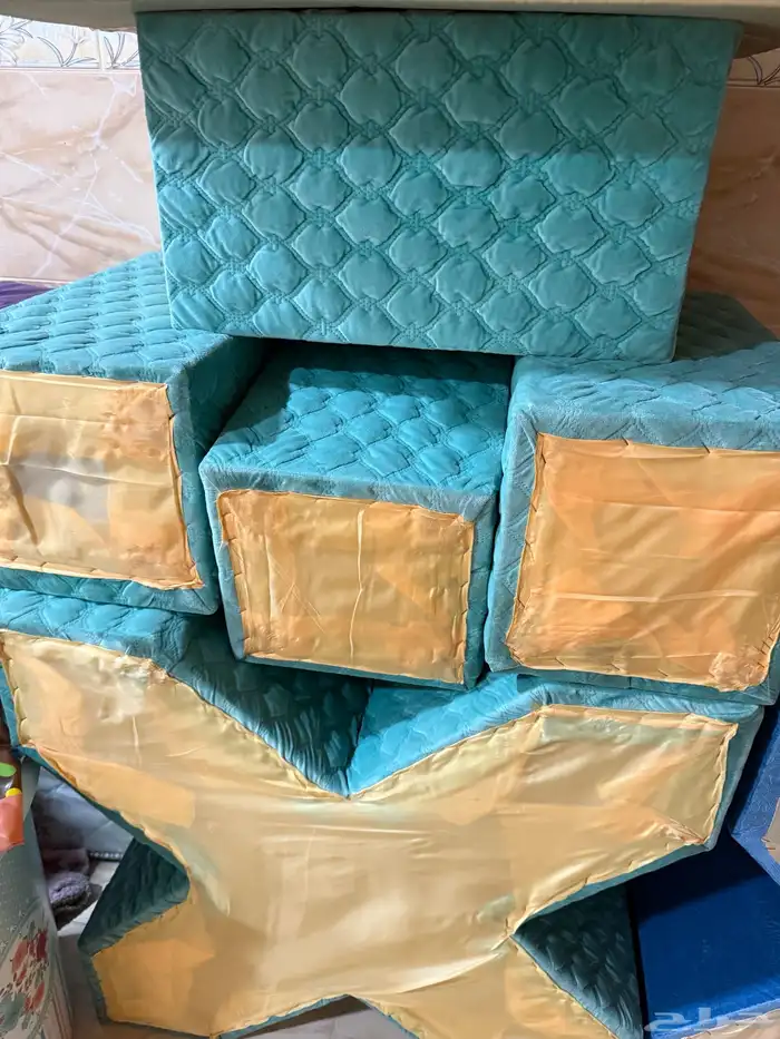 طاوله كبيره مع اربع صغار بمجموعتين 3