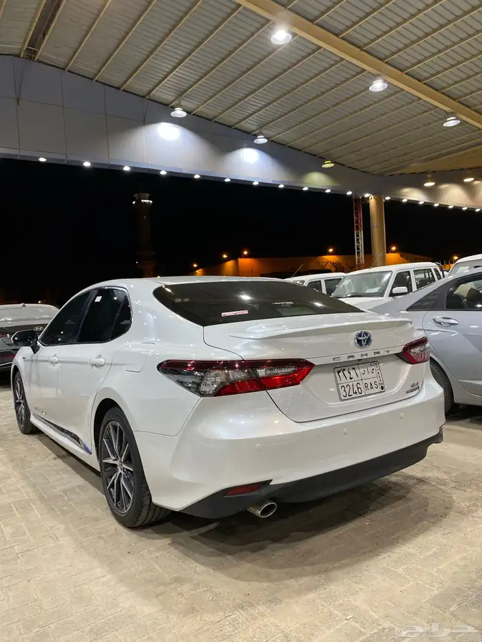 للبيع كامري 2023 GLE هايبرد فل كامل عبداللطيف عداد 70 الف 9