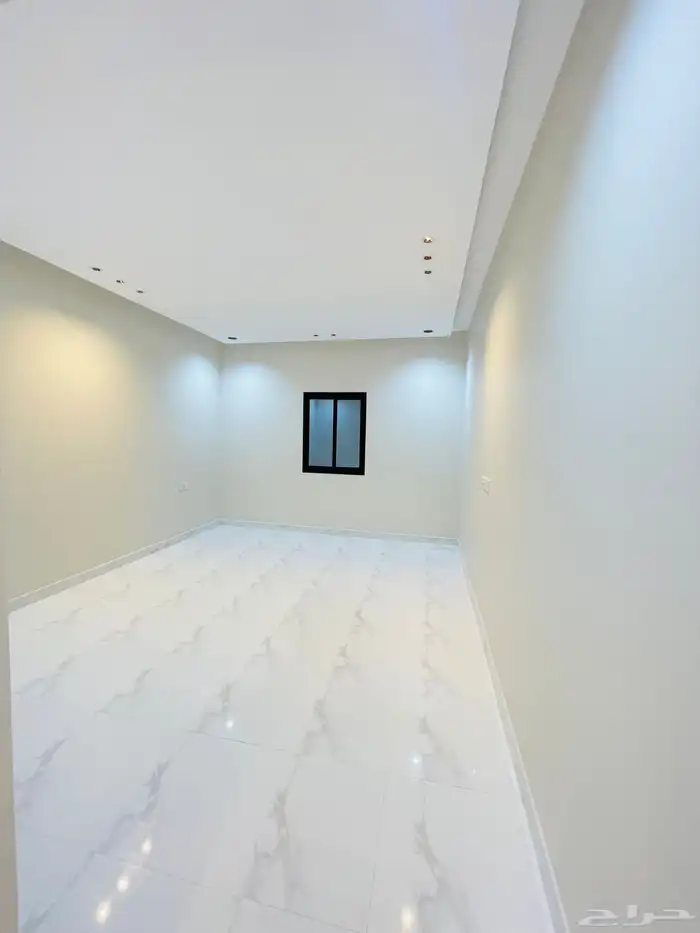 للبيع ادوار ارضي بحوش مدخل سيارة من 550 الف شمال الخميس 21