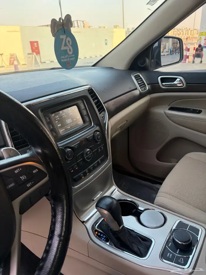 جيب جراند شيروكي لاريدو 2017 للبيع كل شي وكالة 11