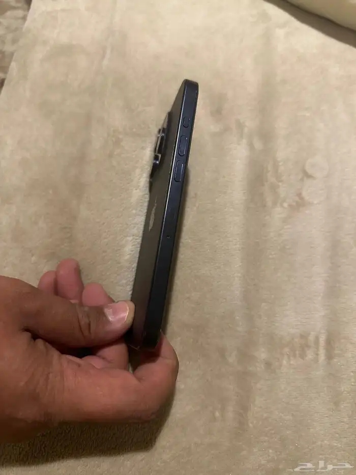 ايفون 15 برو نظيف بكرتونه بيعه مستعجله 2
