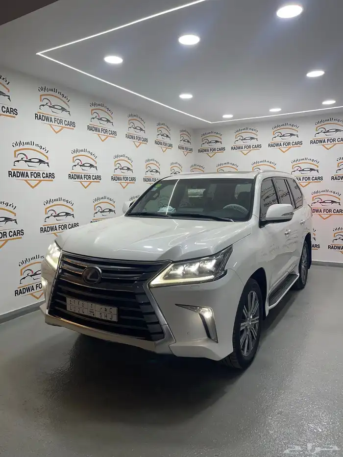 لكزس ال اكس 2016 نظيف داخلي بيج 0