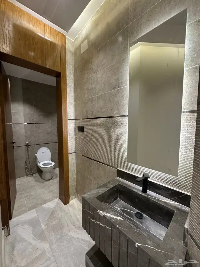 للبيع شقه ارضيه مستقله6غرف بأبهاالبديع قرب الراشد مول500الف 3