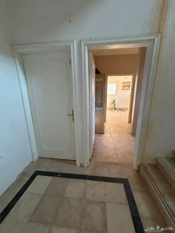 للإيجار دور في فيلا حي الملك فيصل 0