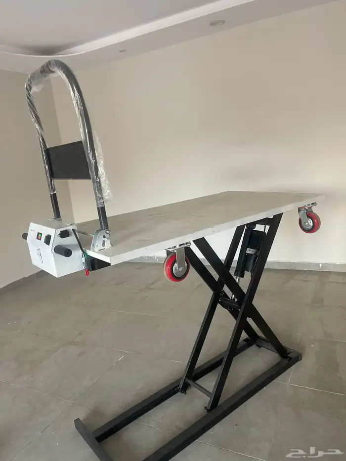 عربة رفع ترفع إلى ثلاث مئة كيلو 1