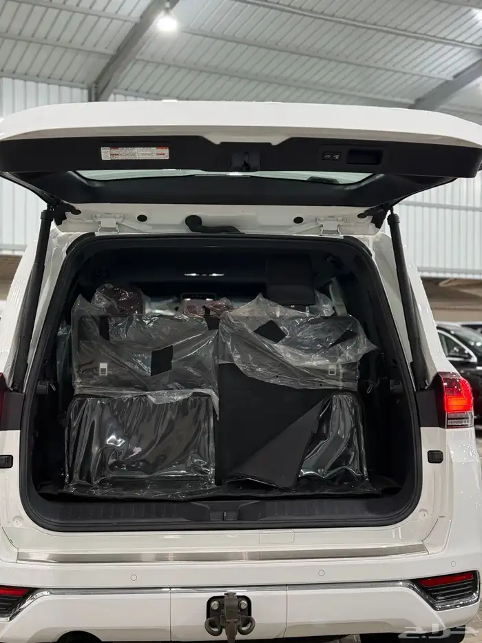 تويوتا لاندكروزر 2023 VX.R بنزين عداد 71 الف فقط 8